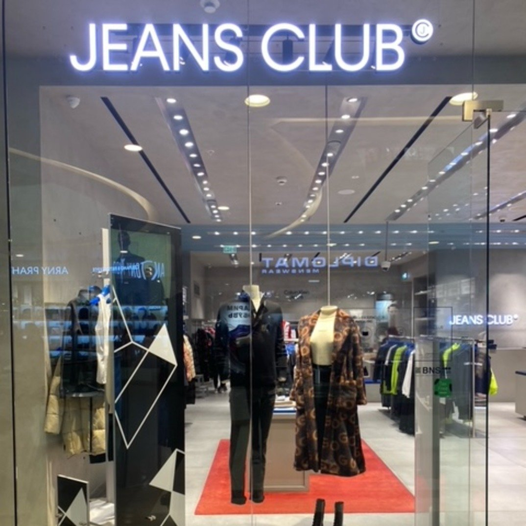 implicitte videnskabelig Brun Jeans Club near Voykovskaya at Galeria Shopping center