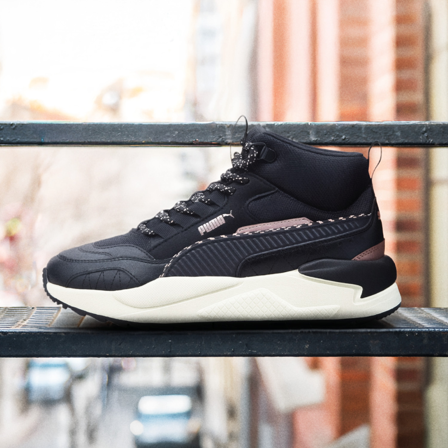 Скидки до 70% в AMAZING RED