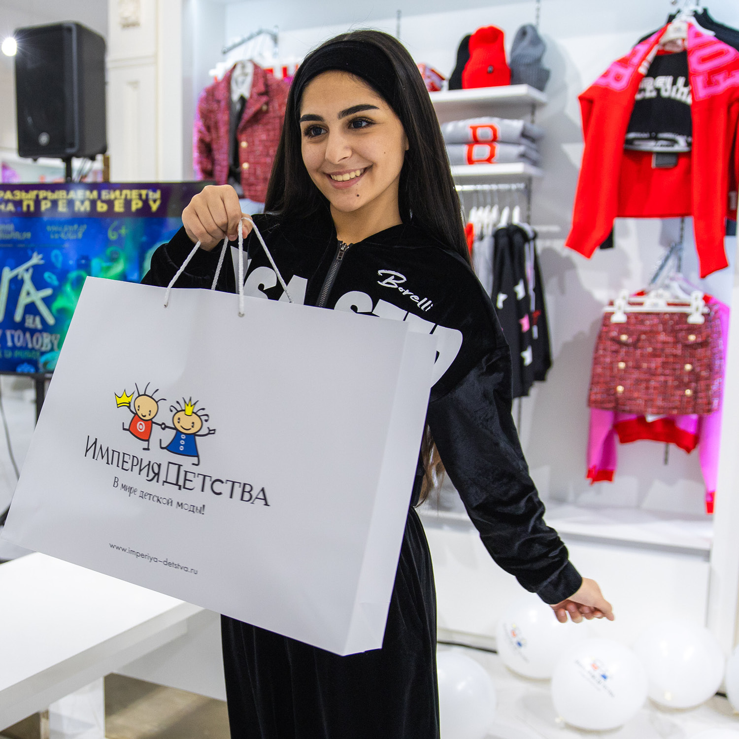 Фешн-шоу и звёзды TikTok на официальной церемонии открытия Империи Детства